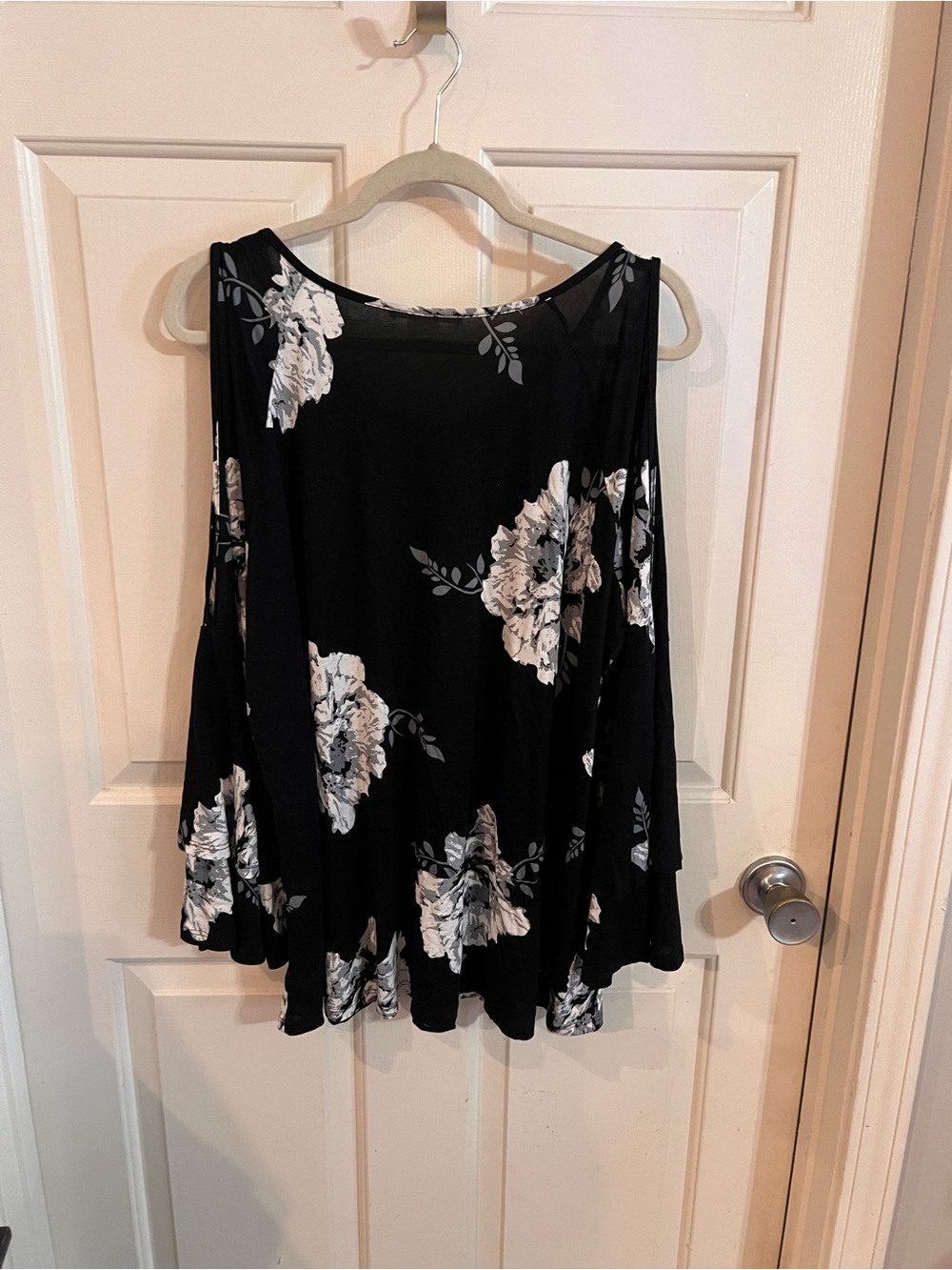 Black Floral Cold-Shoulder Tunic Top - Picture 4 of 4